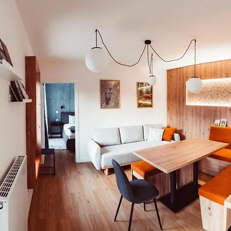 Javorná Apartamento *